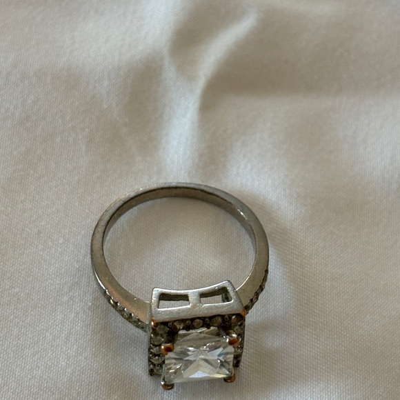 Square Rhinestone Ring Silvertone Size 7 - Picture 4 of 4